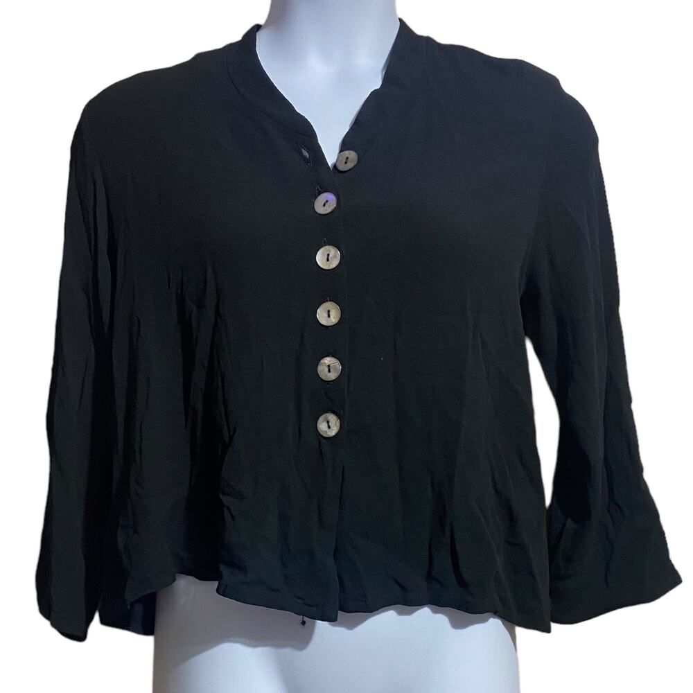 Niche Nilgun Derman Black 3/4 sleeve top with abalone shell buttons Rayon‎ Large